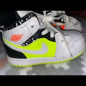 Gently used Jordan’s 1s